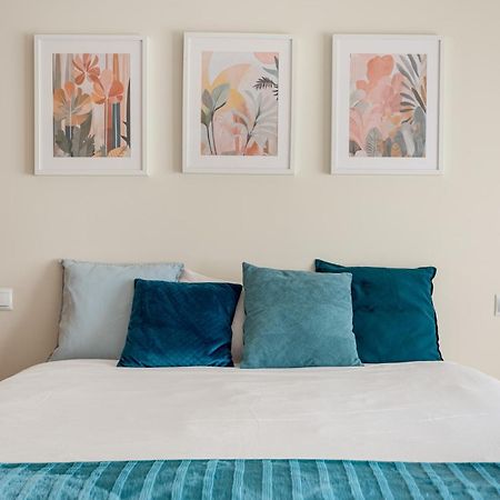 Joivy Stylish City Centre Flat With Parking Maía Kültér fotó