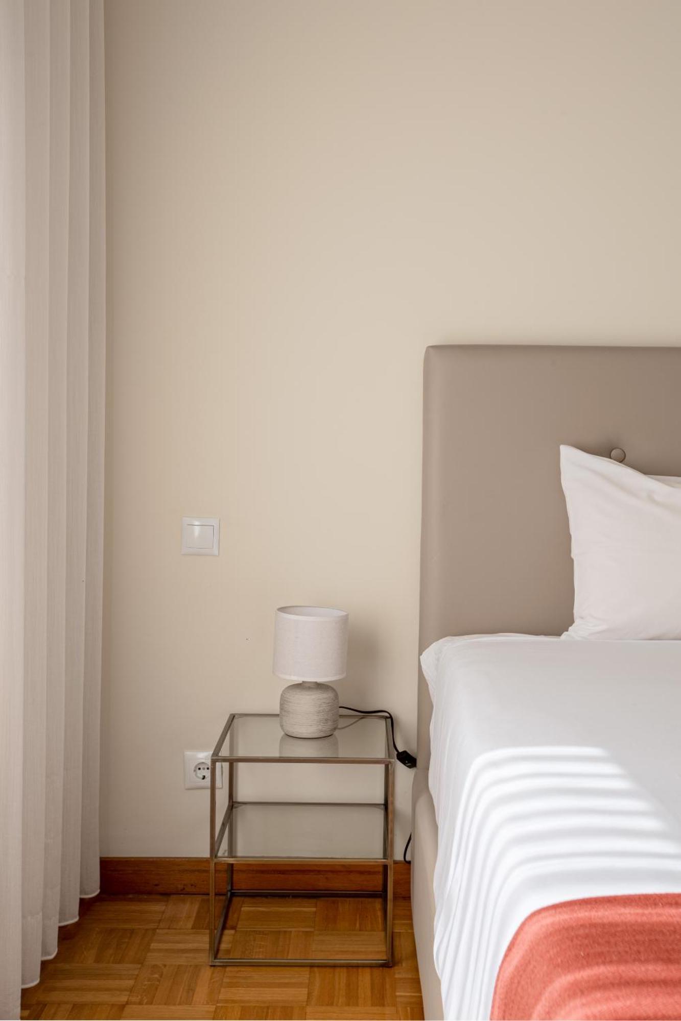 Joivy Stylish City Centre Flat With Parking Maía Kültér fotó