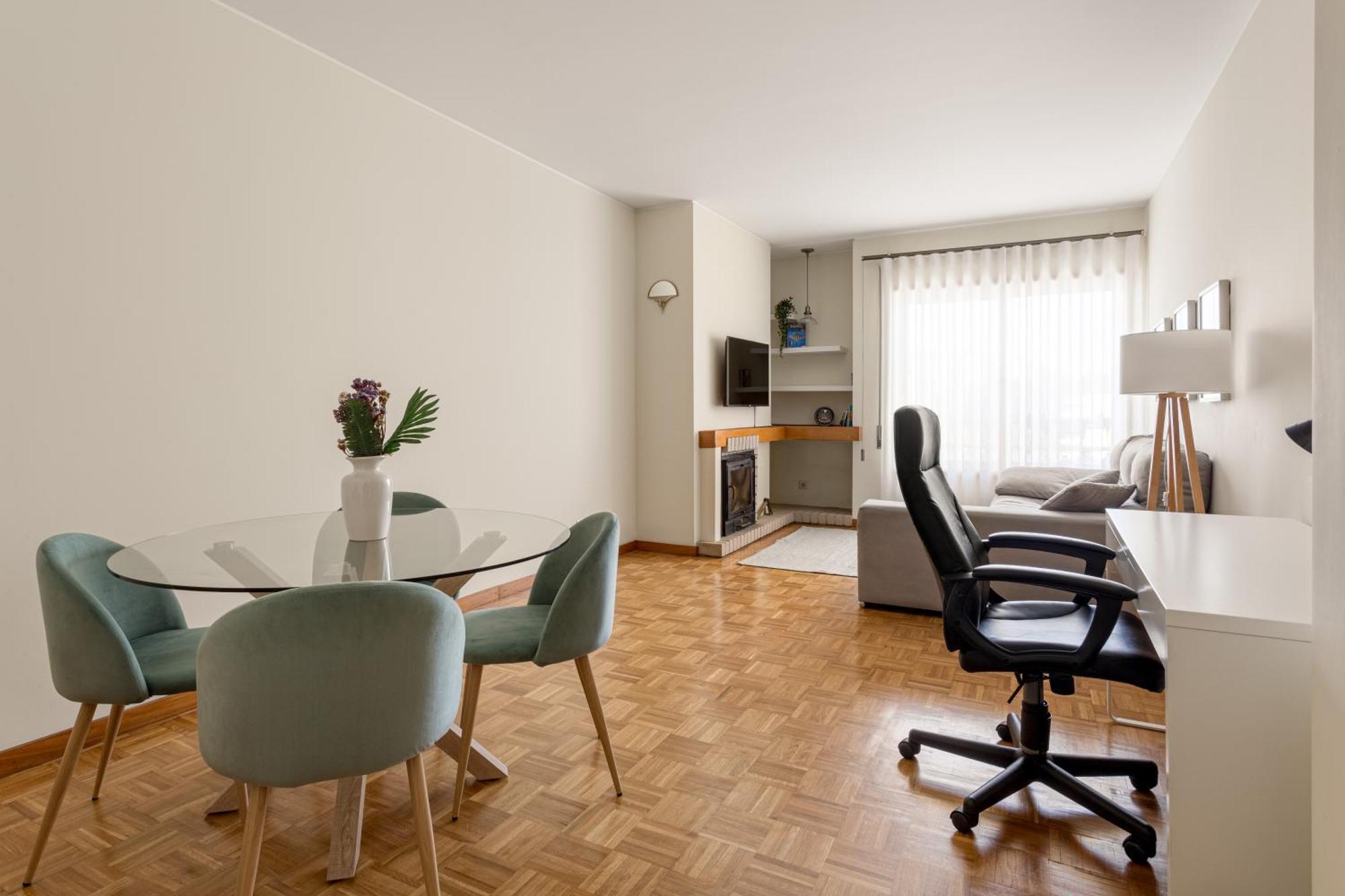 Joivy Stylish City Centre Flat With Parking Maía Kültér fotó