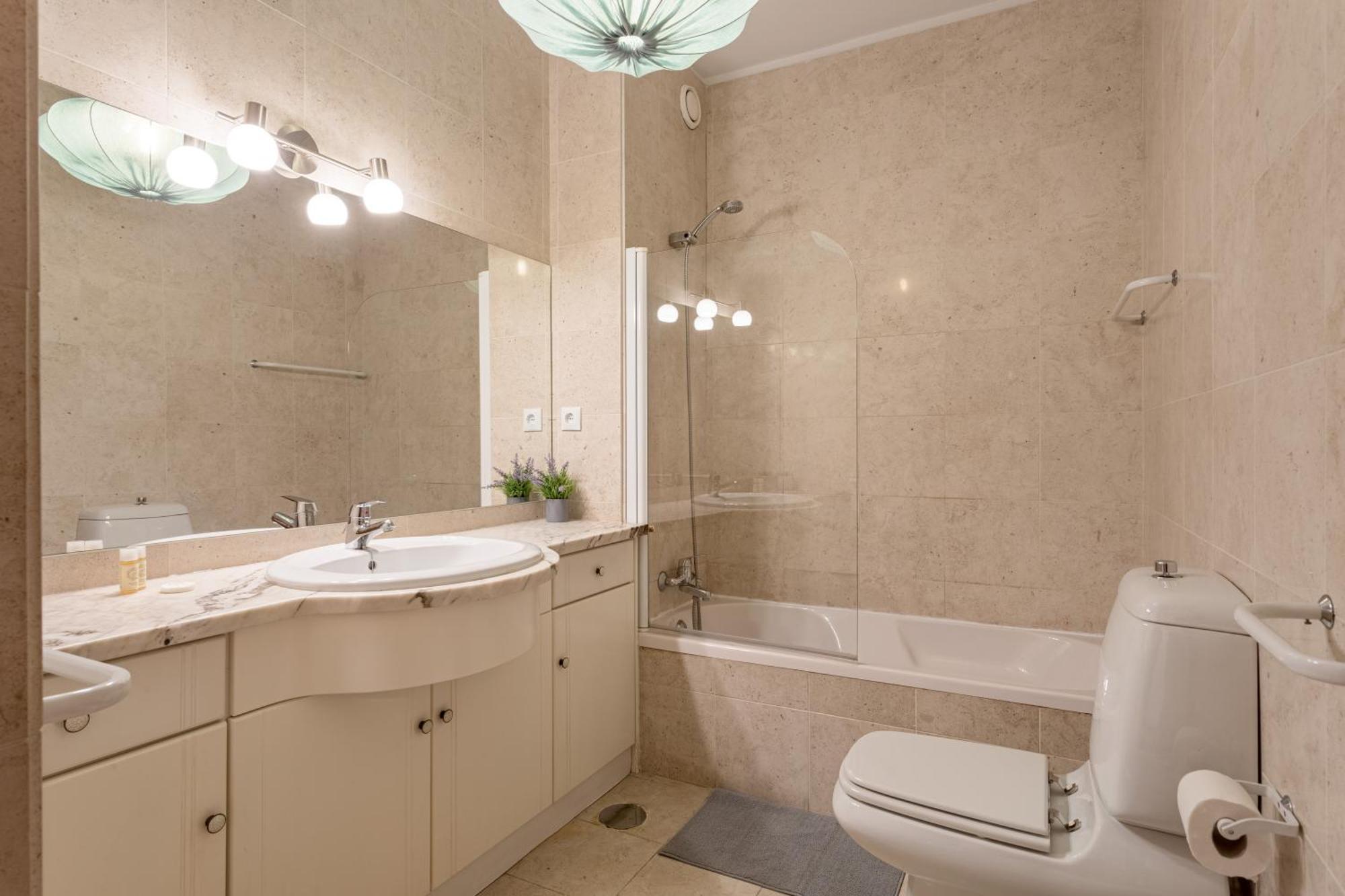 Joivy Stylish City Centre Flat With Parking Maía Kültér fotó
