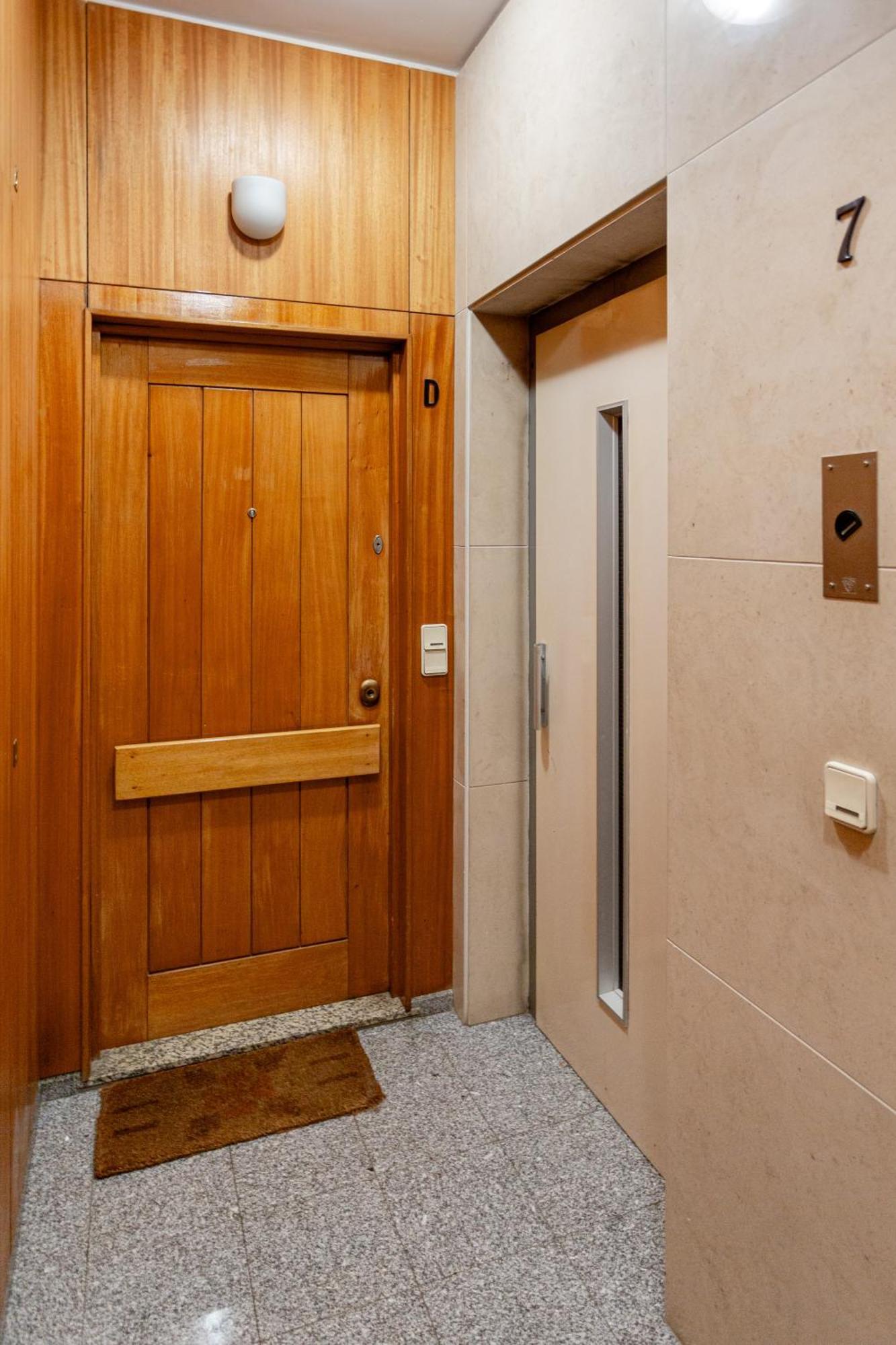 Joivy Stylish City Centre Flat With Parking Maía Kültér fotó